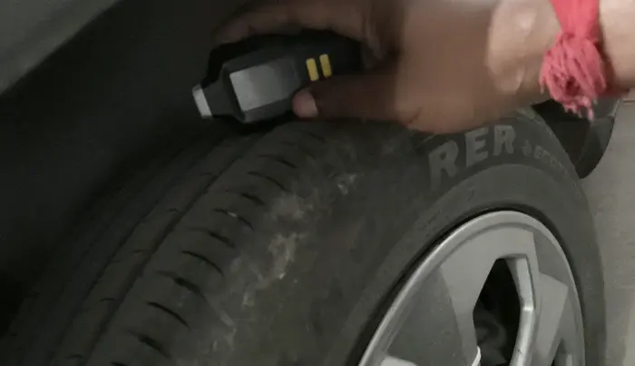 2022 Maruti BREZZA VXI SMART HYBRID, Petrol, Manual, 33,253 km, tyre