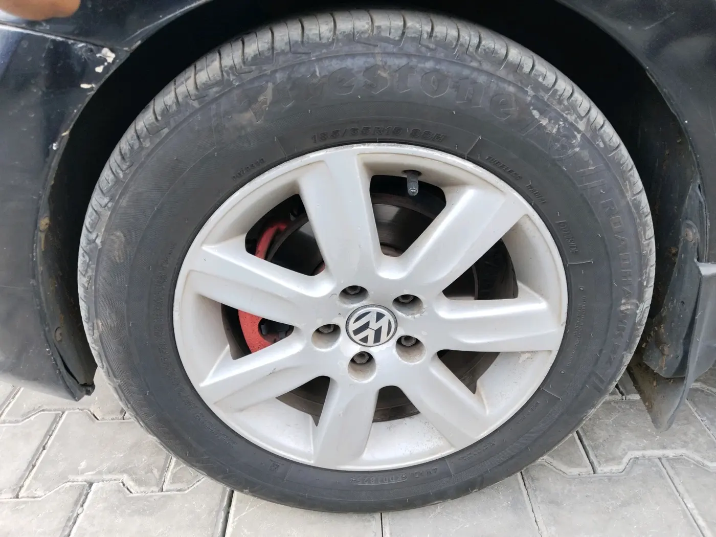 2011 Volkswagen Vento HIGHLINE DIESEL 1.6, Diesel, Manual, 1,19,454 km, tyre