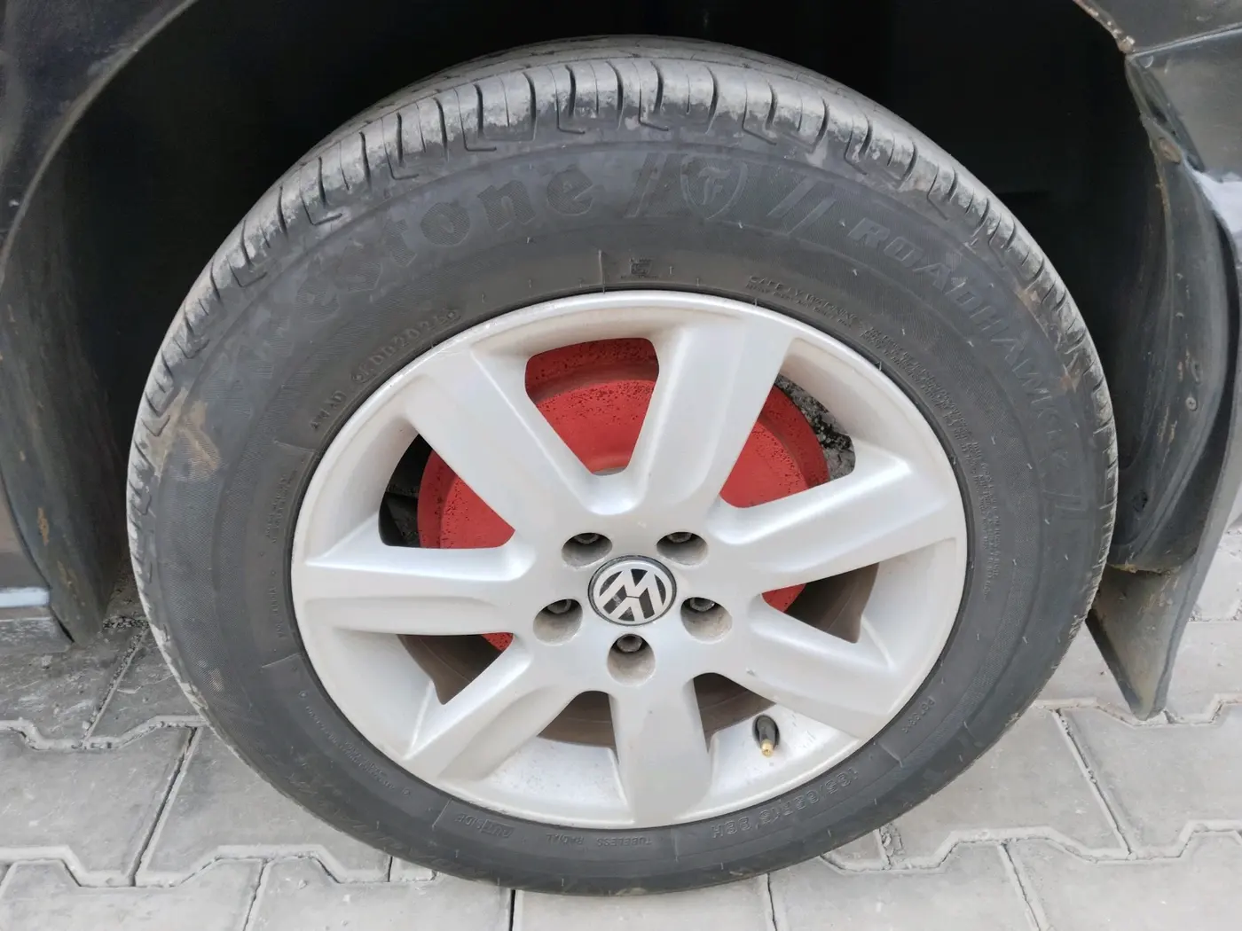 2011 Volkswagen Vento HIGHLINE DIESEL 1.6, Diesel, Manual, 1,19,454 km, tyre