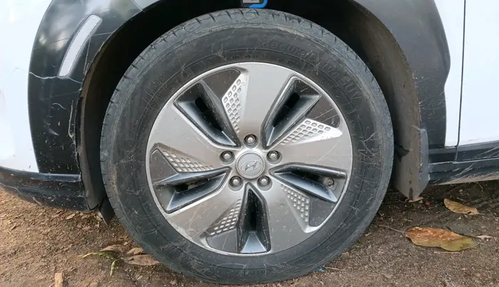 2019 Hyundai KONA ELECTRIC PREMIUM, Electric, Automatic, 1,92,588 km, tyre