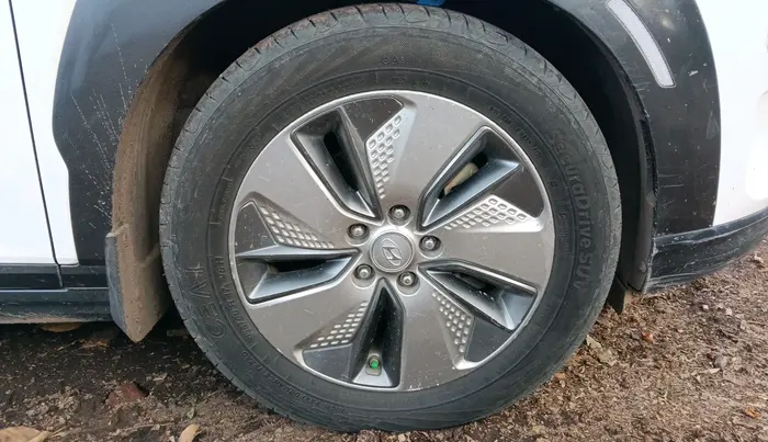 2019 Hyundai KONA ELECTRIC PREMIUM, Electric, Automatic, 1,92,588 km, tyre