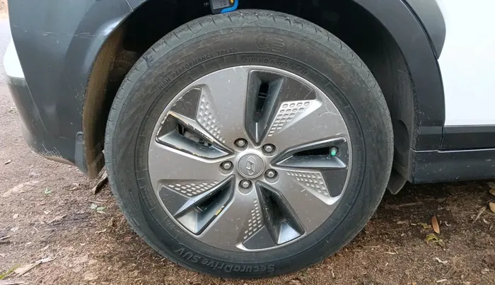 2019 Hyundai KONA ELECTRIC PREMIUM, Electric, Automatic, 1,92,588 km, tyre