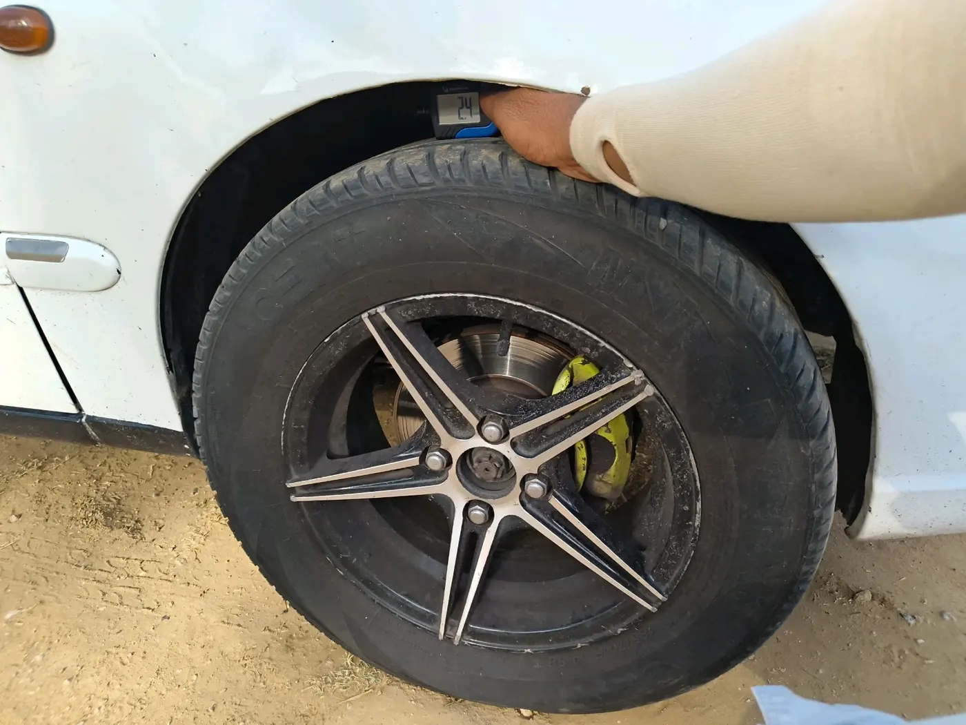 2013 Hyundai Accent GLE, CNG, Manual, 1,76,994 km, tyre
