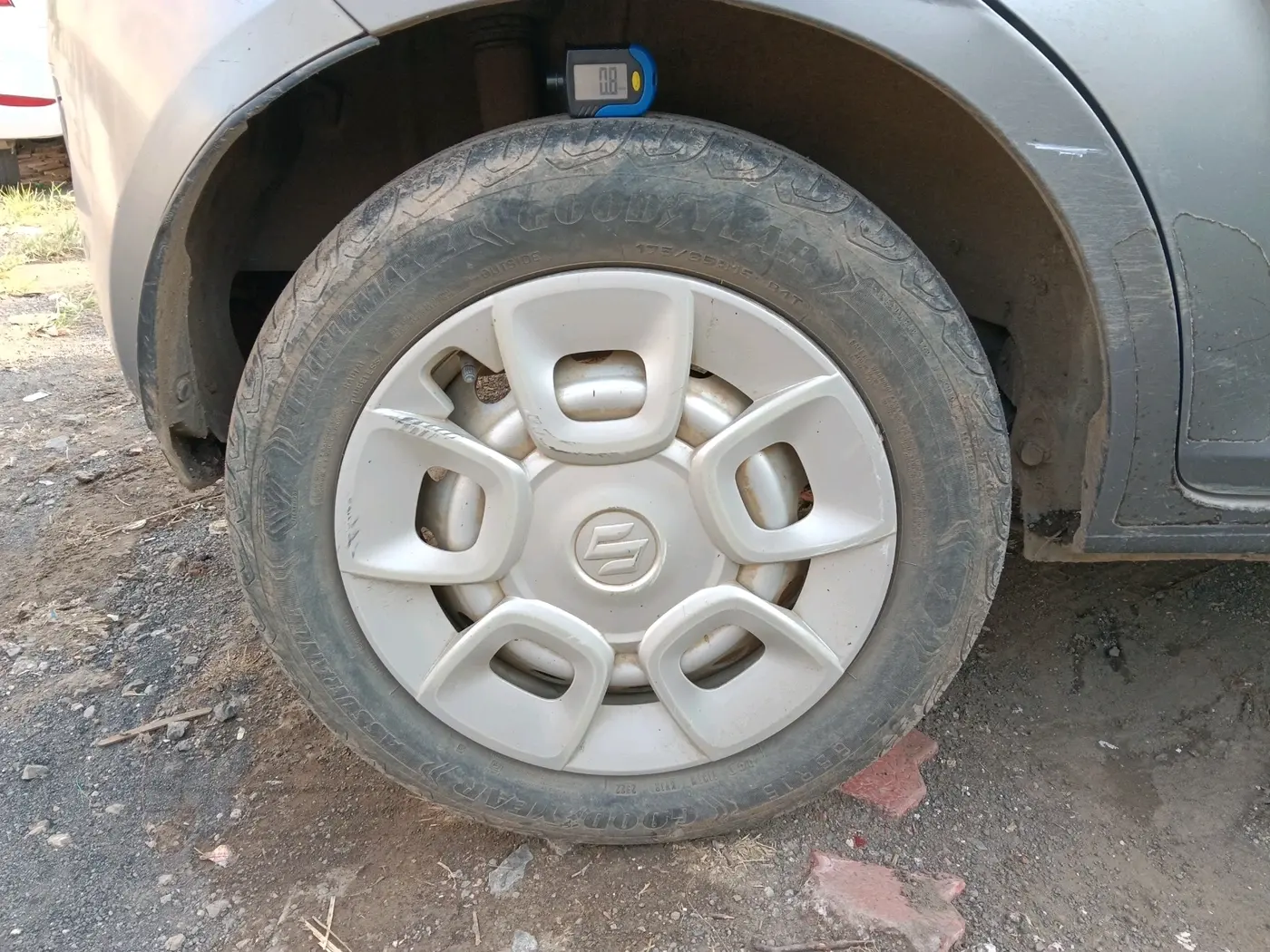 2020 Maruti IGNIS SIGMA 1.2, CNG, Manual, 85,043 km, tyre