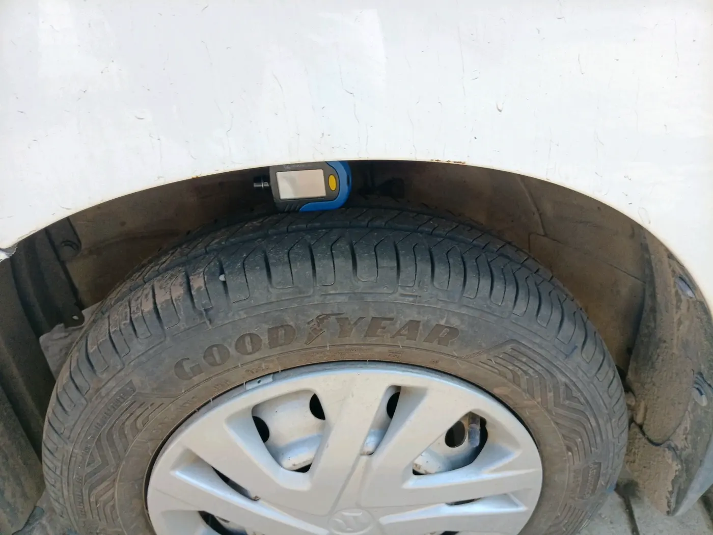 2012 Maruti Wagon R 1.0 LXI CNG, CNG, Manual, 1,48,213 km, tyre