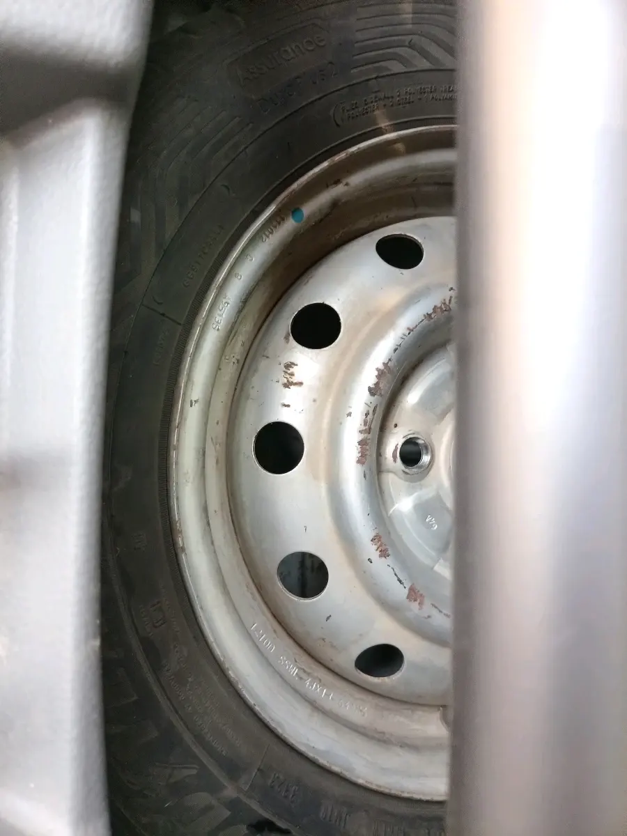 2012 Maruti Wagon R 1.0 LXI CNG, CNG, Manual, 1,48,213 km, tyre