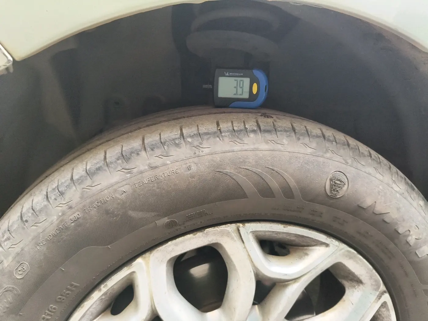 2014 Ford Ecosport TITANIUM 1.5L DIESEL (OPT), Diesel, Manual, 1,23,629 km, tyre