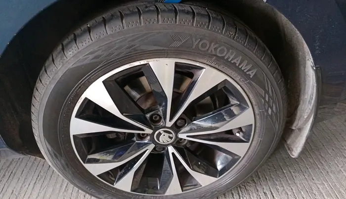 2020 Skoda Superb L&K 2.0 TSI AT, Petrol, Automatic, 1,13,058 km, tyre