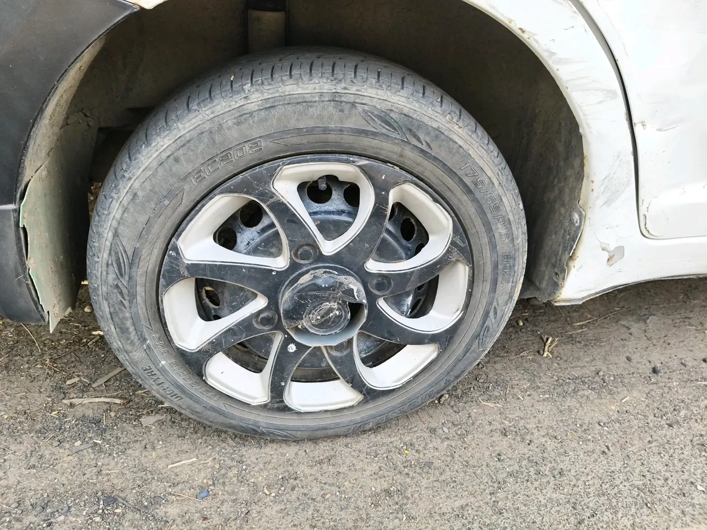 2014 Maruti Swift Dzire LDI, Diesel, Manual, 2,65,802 km, tyre