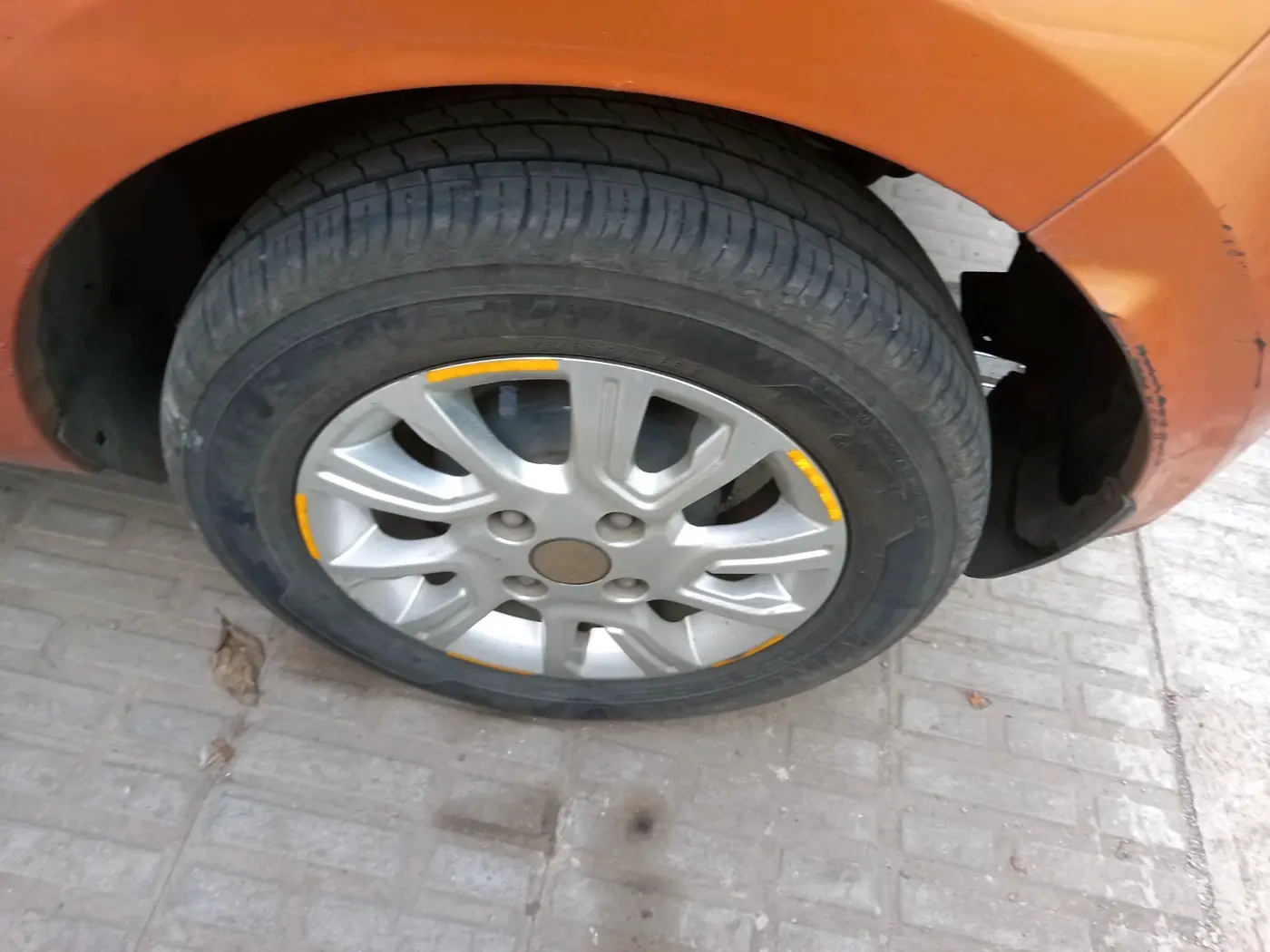 2017 Tata Tiago XZ PETROL, CNG, Manual, 1,23,522 km, tyre