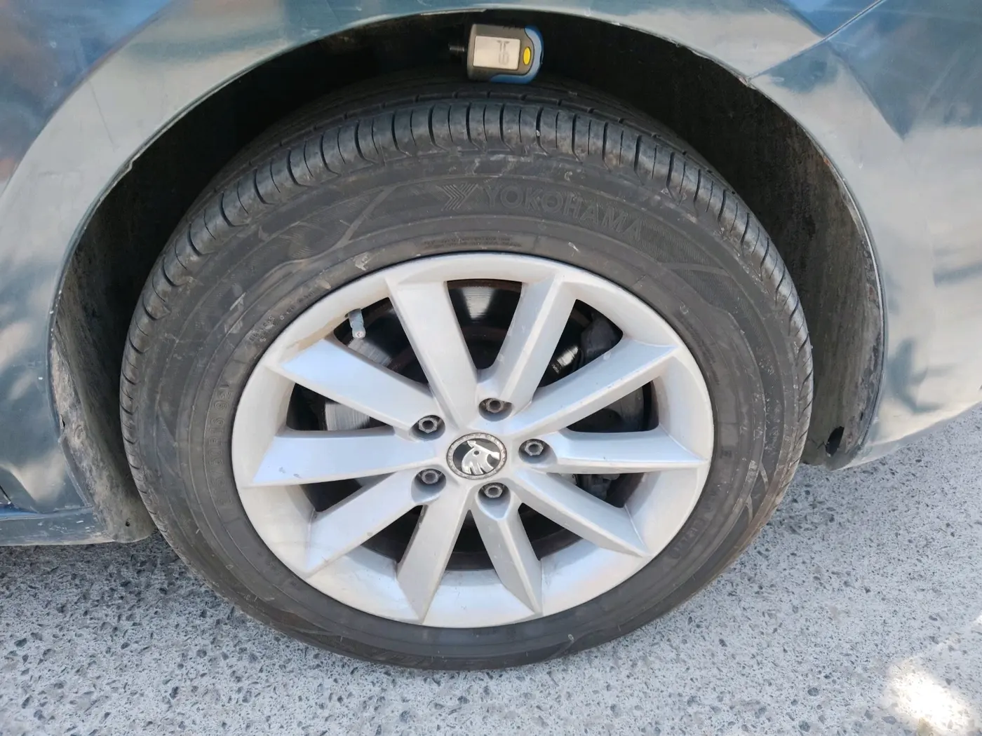 2015 Skoda Superb AMBITION 2.0 TDI CR AT, Diesel, Automatic, 1,44,125 km, tyre