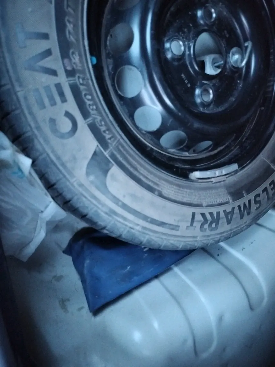 2019 Maruti Alto LXI, Petrol, Manual, 85,914 km, tyre