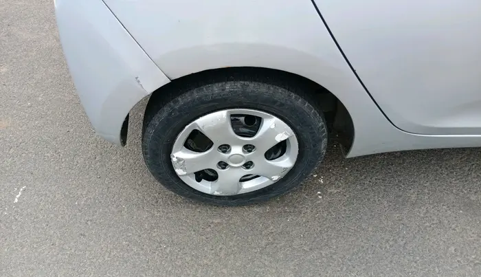 2018 Hyundai Eon ERA +, Petrol, Manual, 75,444 km, tyre