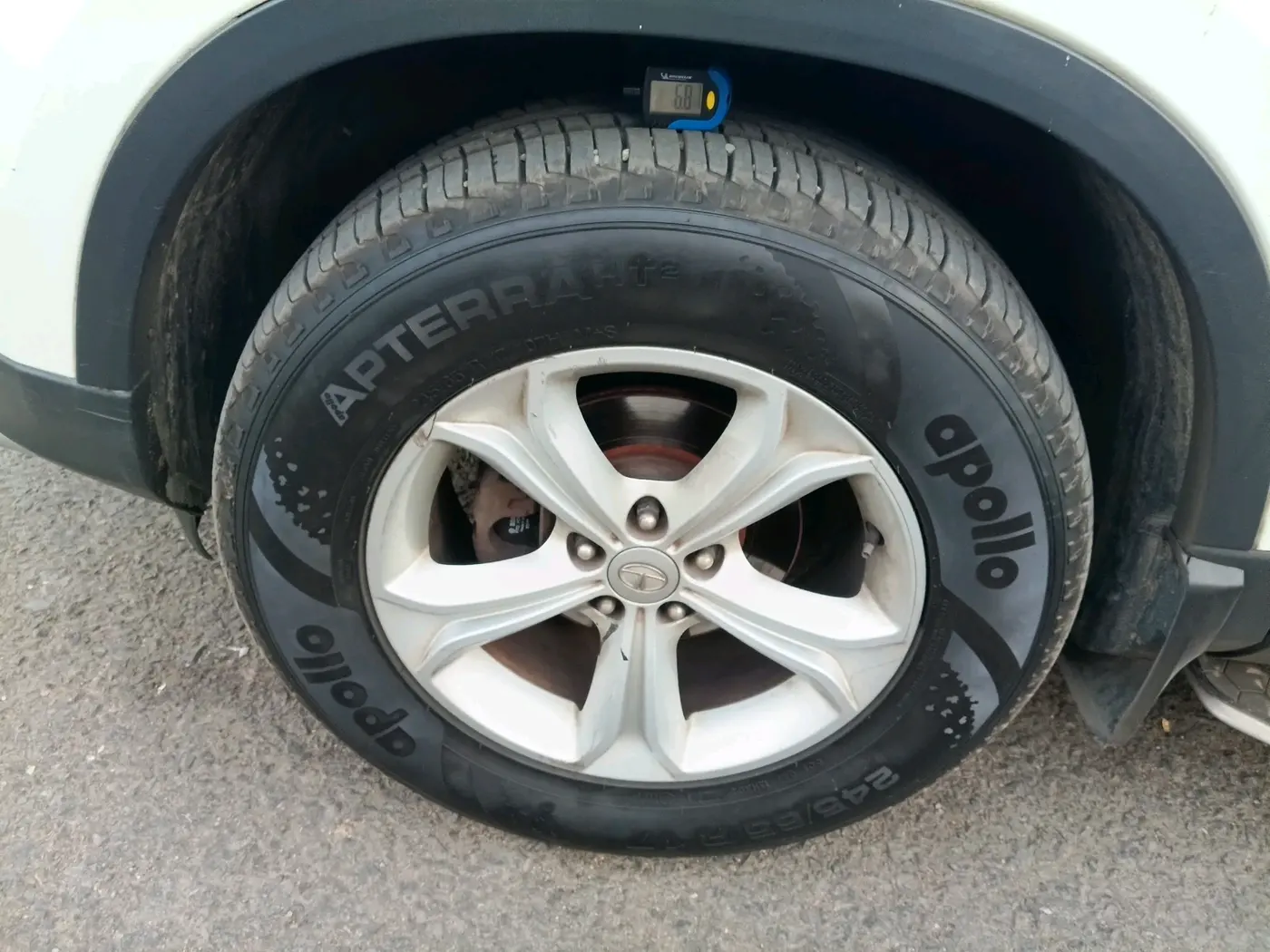 2019 Tata Harrier XZ 2.0L, Diesel, Manual, 1,55,757 km, tyre