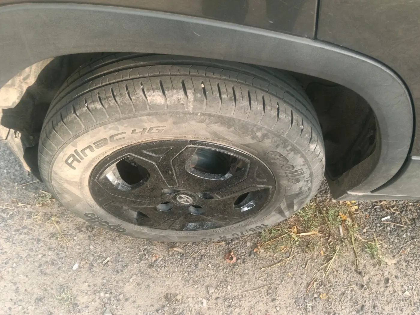 2022 Tata PUNCH ACCOMPLISHED AMT, Petrol, Automatic, 42,098 km, tyre
