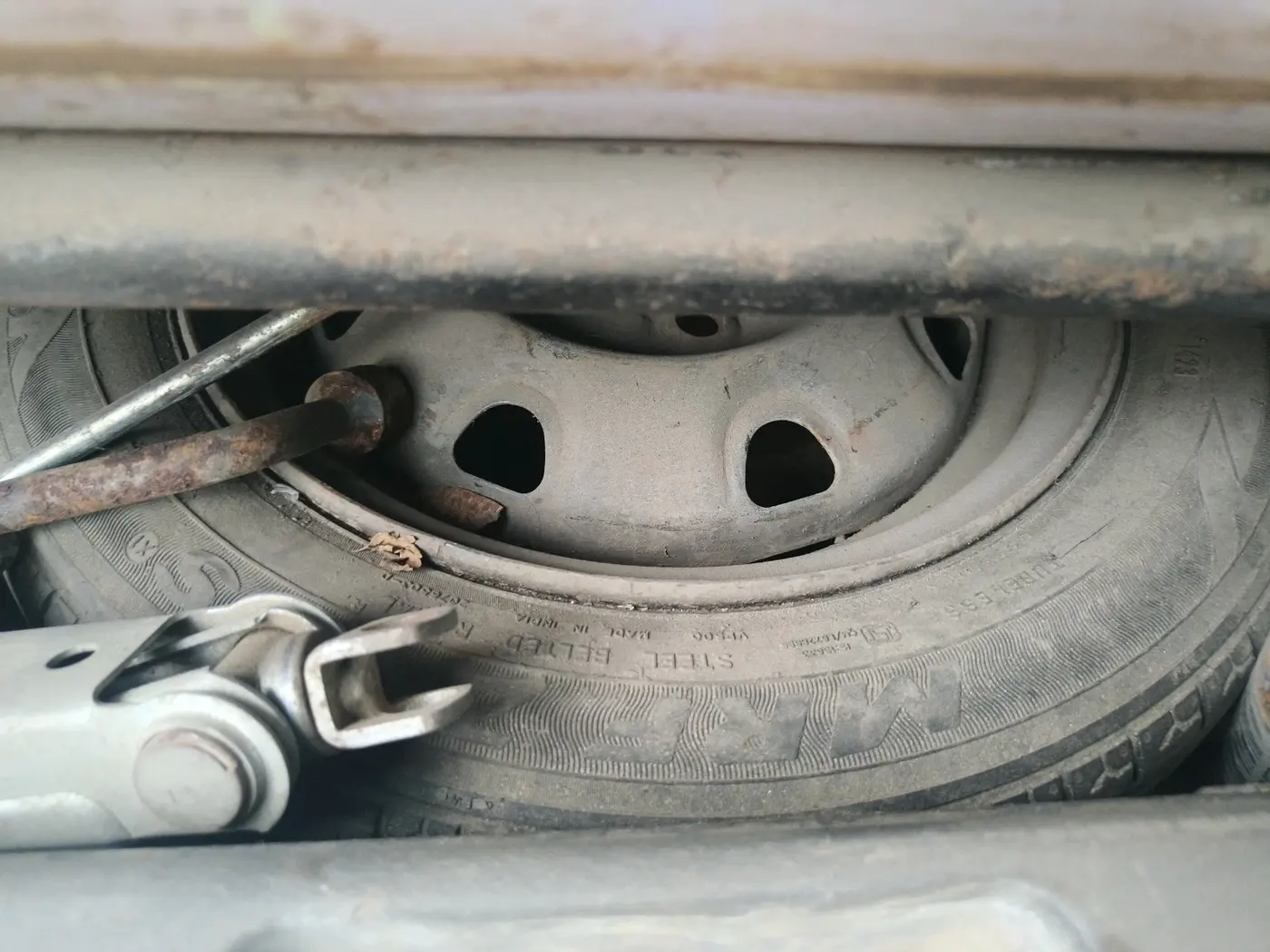 2010 Maruti Wagon R VXI MINOR, CNG, Manual, 1,42,770 km, tyre