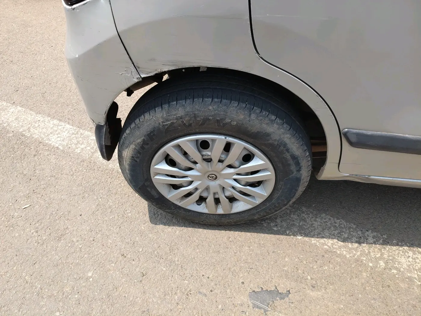 2015 Maruti Wagon R 1.0 LXI CNG, CNG, Manual, 1,17,109 km, tyre