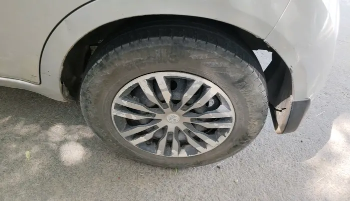 2013 Maruti Ritz VXI, Petrol, Manual, 1,20,996 km, tyre