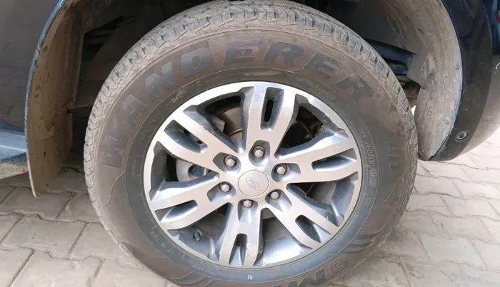 2016 Ford Endeavour TITANIUM 3.2 4X4 AT, Diesel, Automatic, 2,28,539 km, tyre