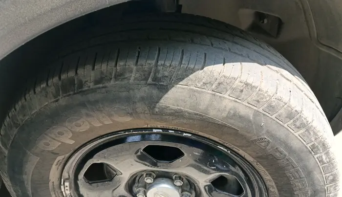 2022 Tata Safari XE, Diesel, Manual, 41,045 km, tyre