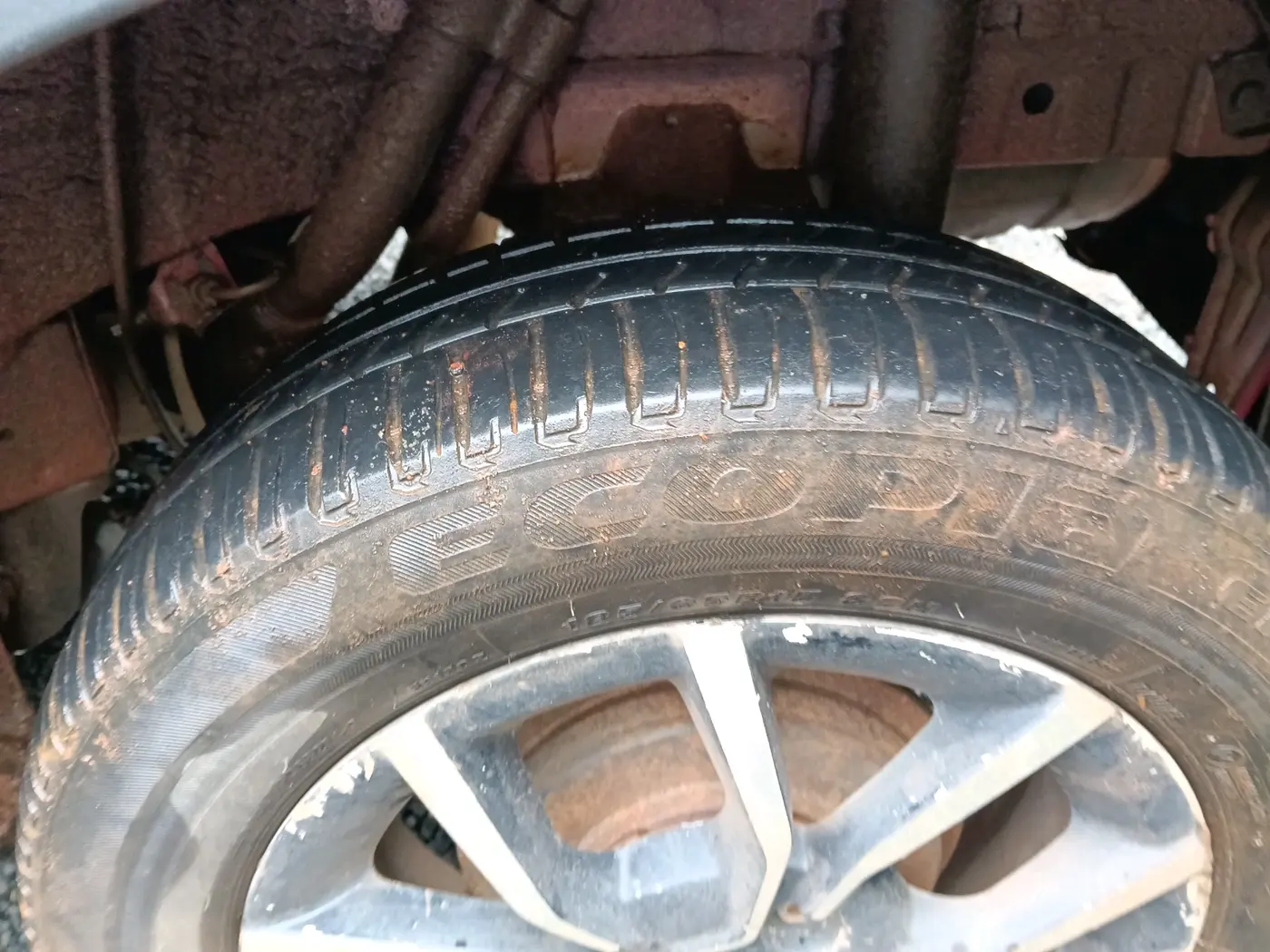 2017 Mahindra KUV 100 NXT K8 P 6 STR, Petrol, Manual, 83,093 km, tyre