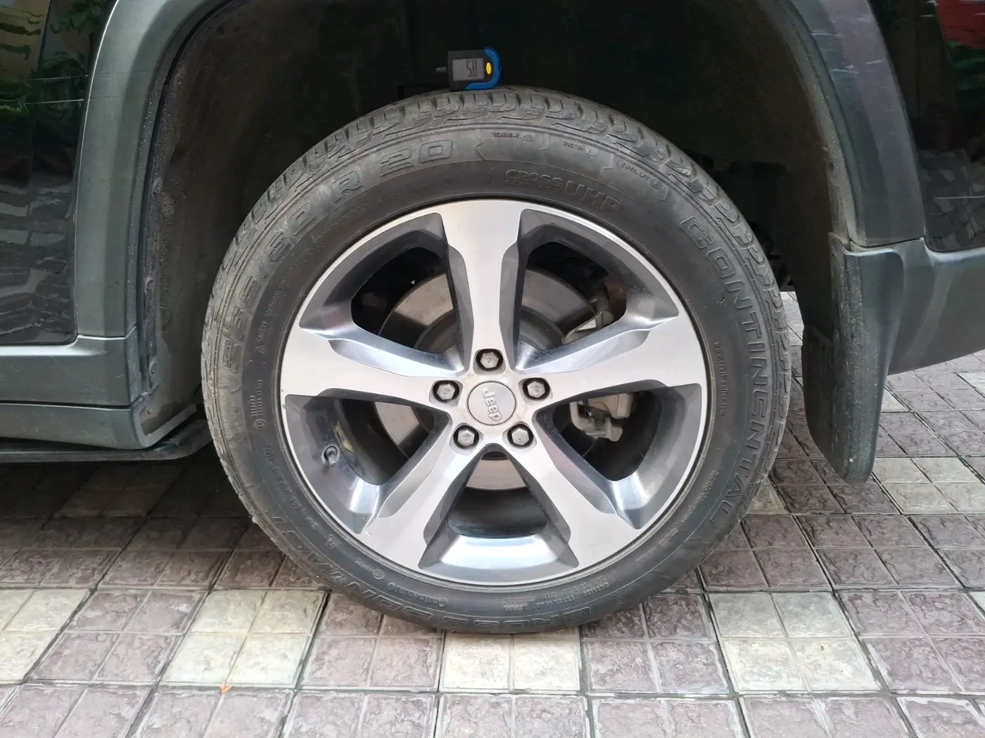 2023 Jeep GRAND CHEROKEE LIMITED (O) 4X4 AT, Petrol, Automatic, 14,642 km, tyre
