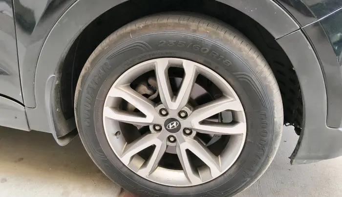 2015 Hyundai Santa Fe 4 WD AT, Diesel, Automatic, 1,02,757 km, tyre