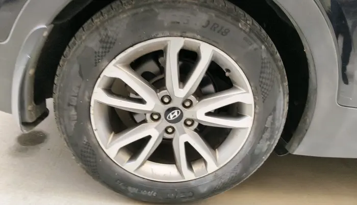 2015 Hyundai Santa Fe 4 WD AT, Diesel, Automatic, 1,02,757 km, tyre