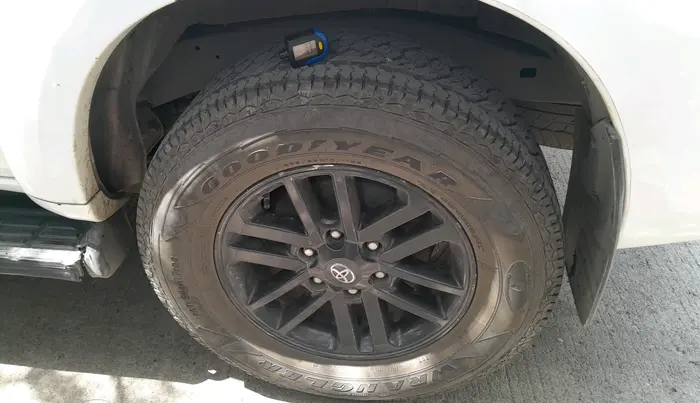 2015 Toyota Fortuner 3.0 4X2 AT, Diesel, Automatic, 1,12,789 km, tyre