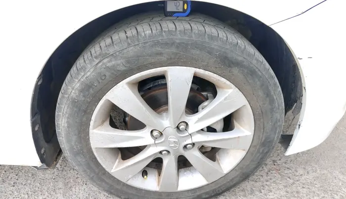 2016 Hyundai Verna 1.6 VTVT S, Petrol, Manual, 1,02,618 km, tyre