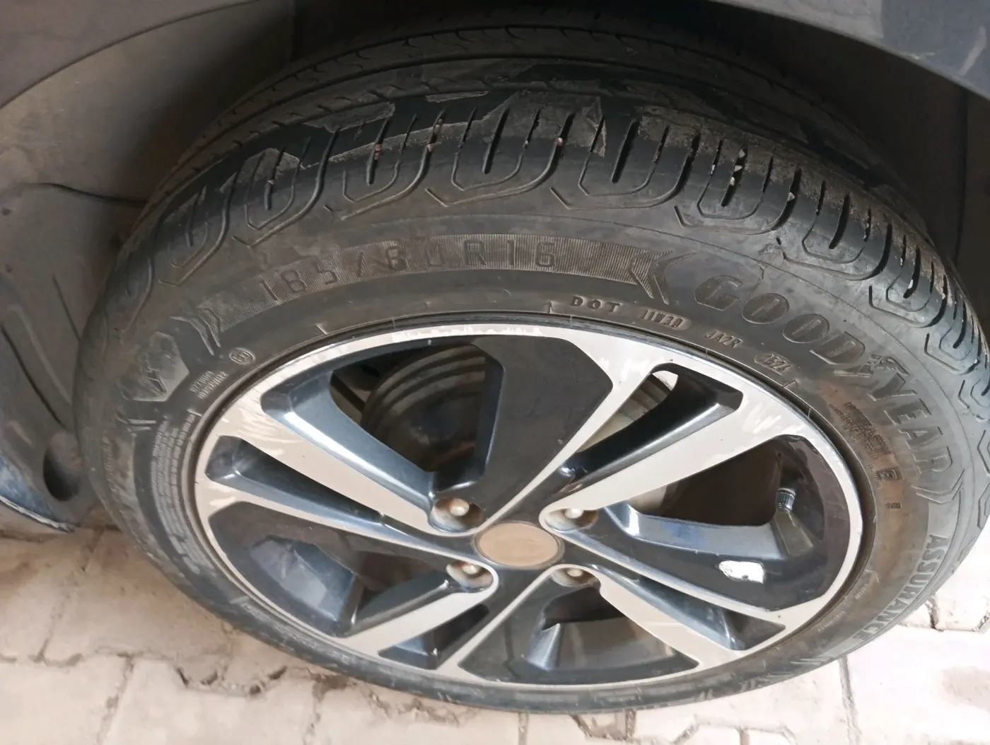 2024 Tata ALTROZ XZ CNG, CNG, Manual, 37,261 km, tyre