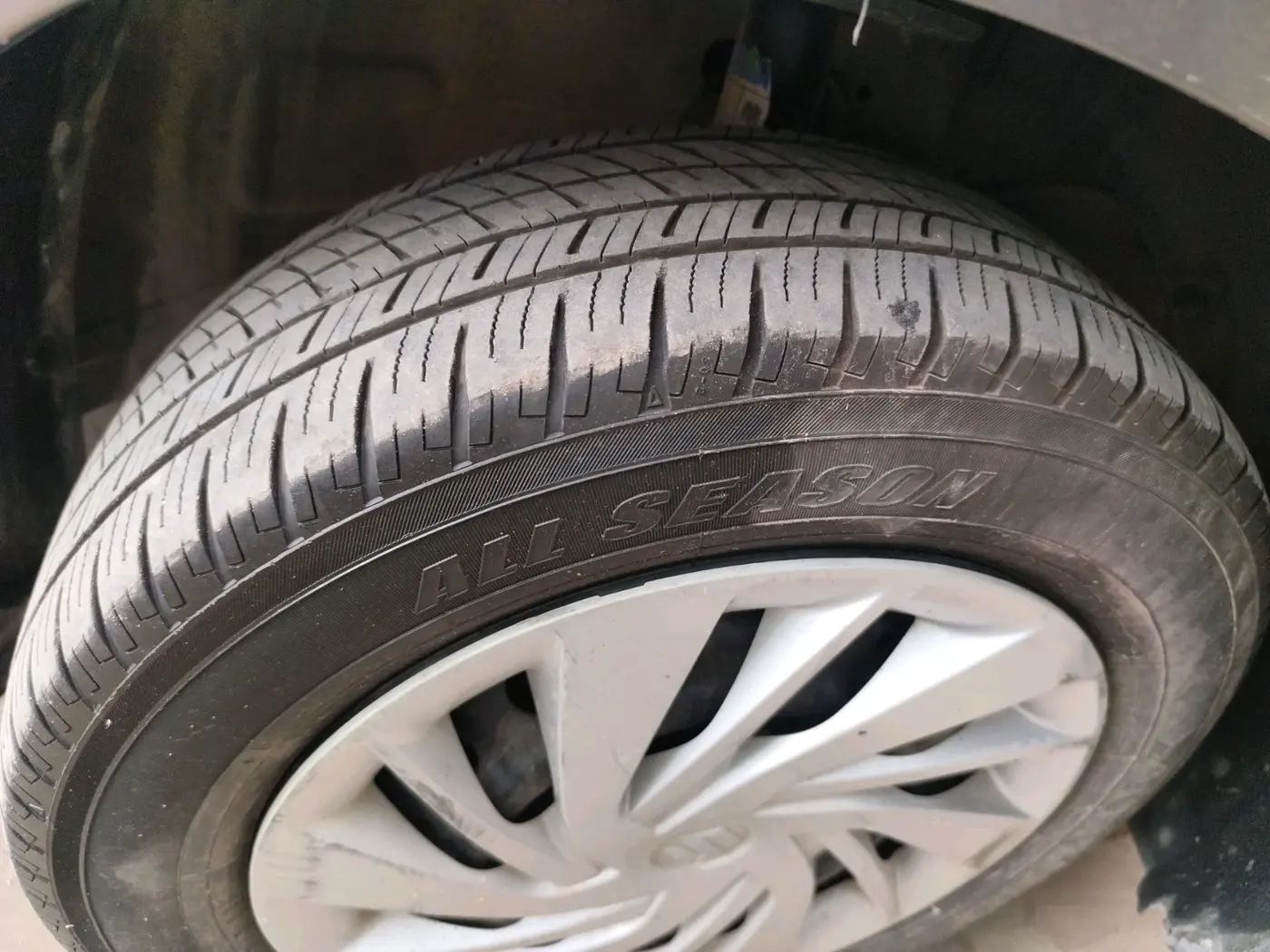 2019 Maruti Ertiga VXI SHVS, Petrol, Manual, 68,686 km, tyre
