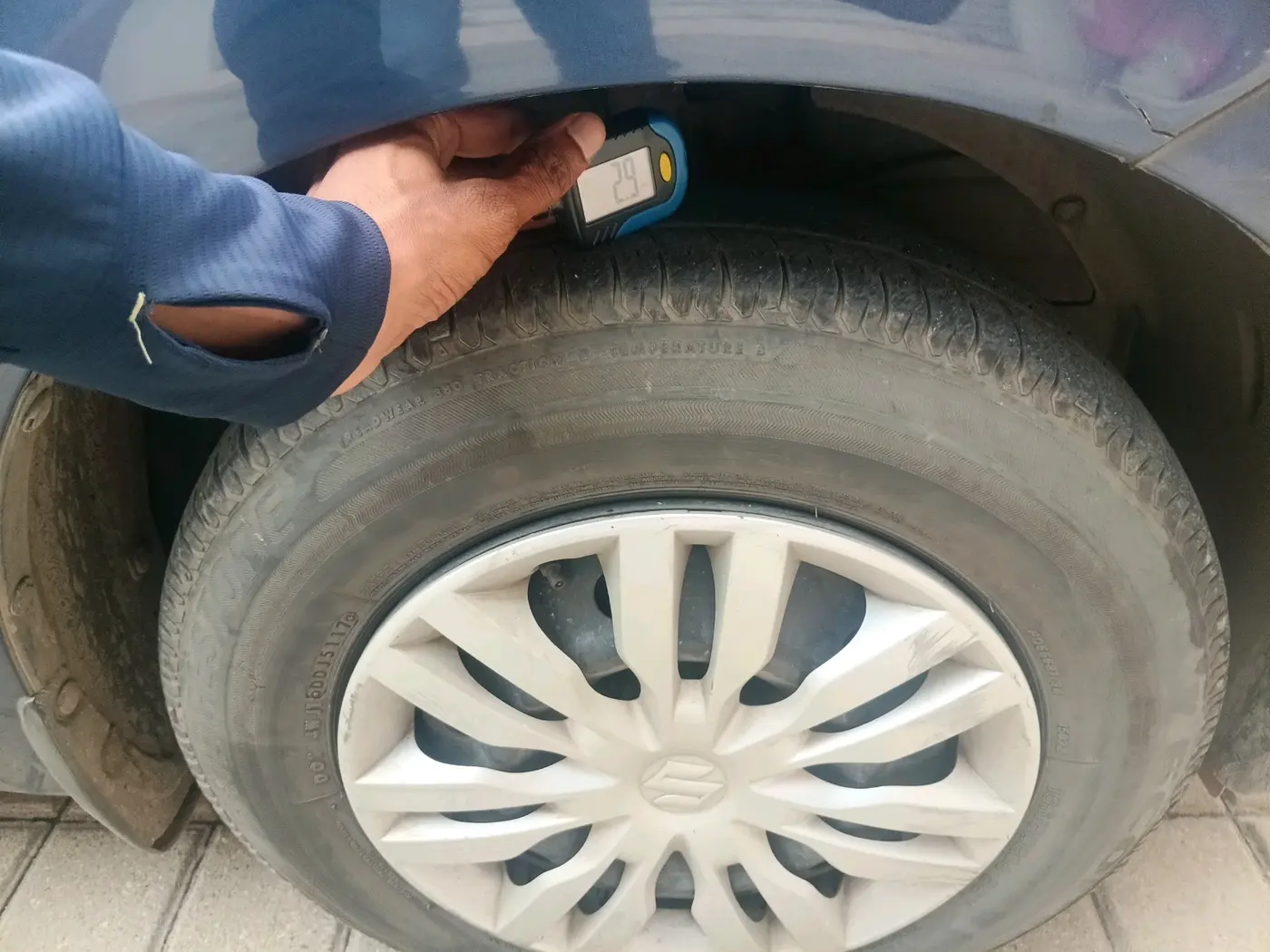 2018 Maruti Dzire VXI AMT, Petrol, Automatic, 76,487 km, tyre