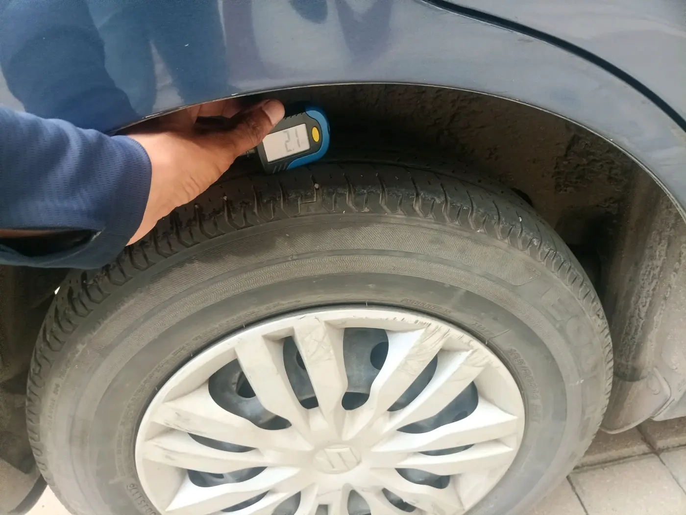 2018 Maruti Dzire VXI AMT, Petrol, Automatic, 76,487 km, tyre