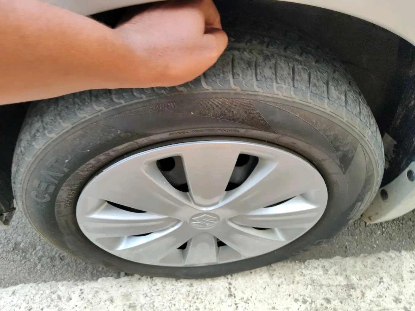 2017 Maruti Ertiga VXI, Petrol, Manual, 65,248 km, tyre