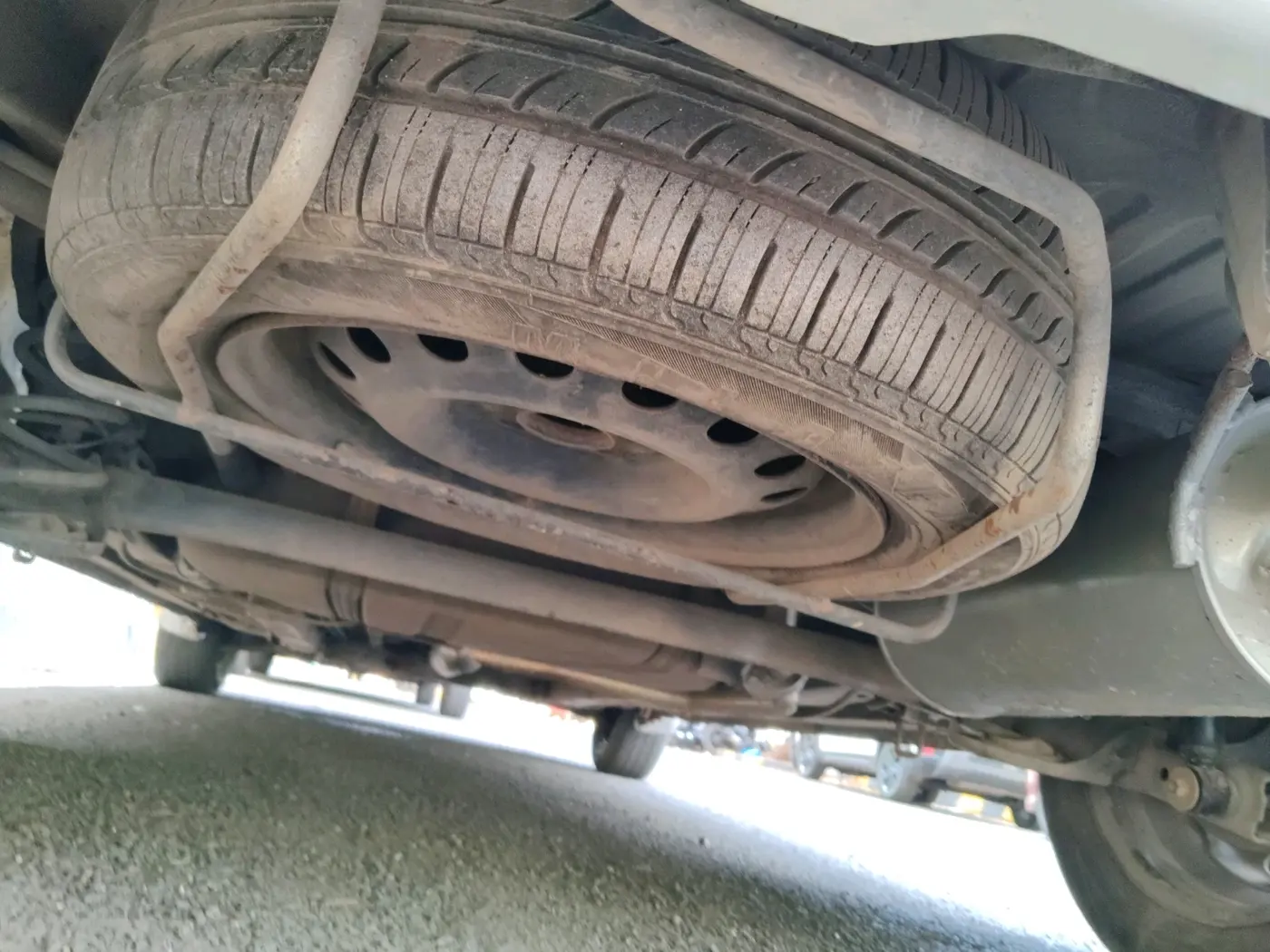 2017 Maruti Ertiga VXI, Petrol, Manual, 65,248 km, tyre