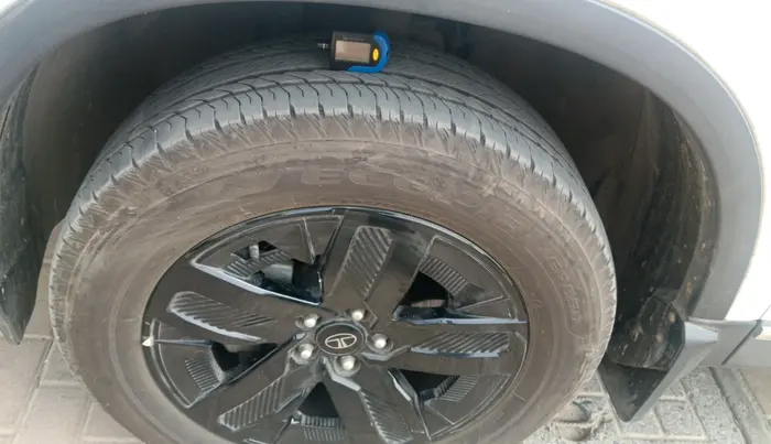 2025 Tata Harrier Fearless X Plus AT, Diesel, Automatic, 14,206 km, tyre