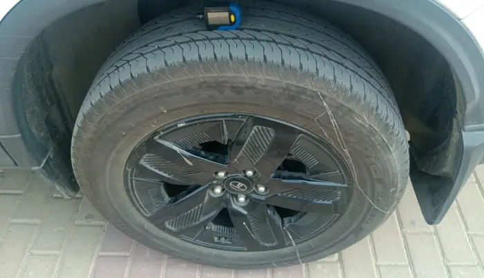 2025 Tata Harrier Fearless X Plus AT, Diesel, Automatic, 14,206 km, tyre