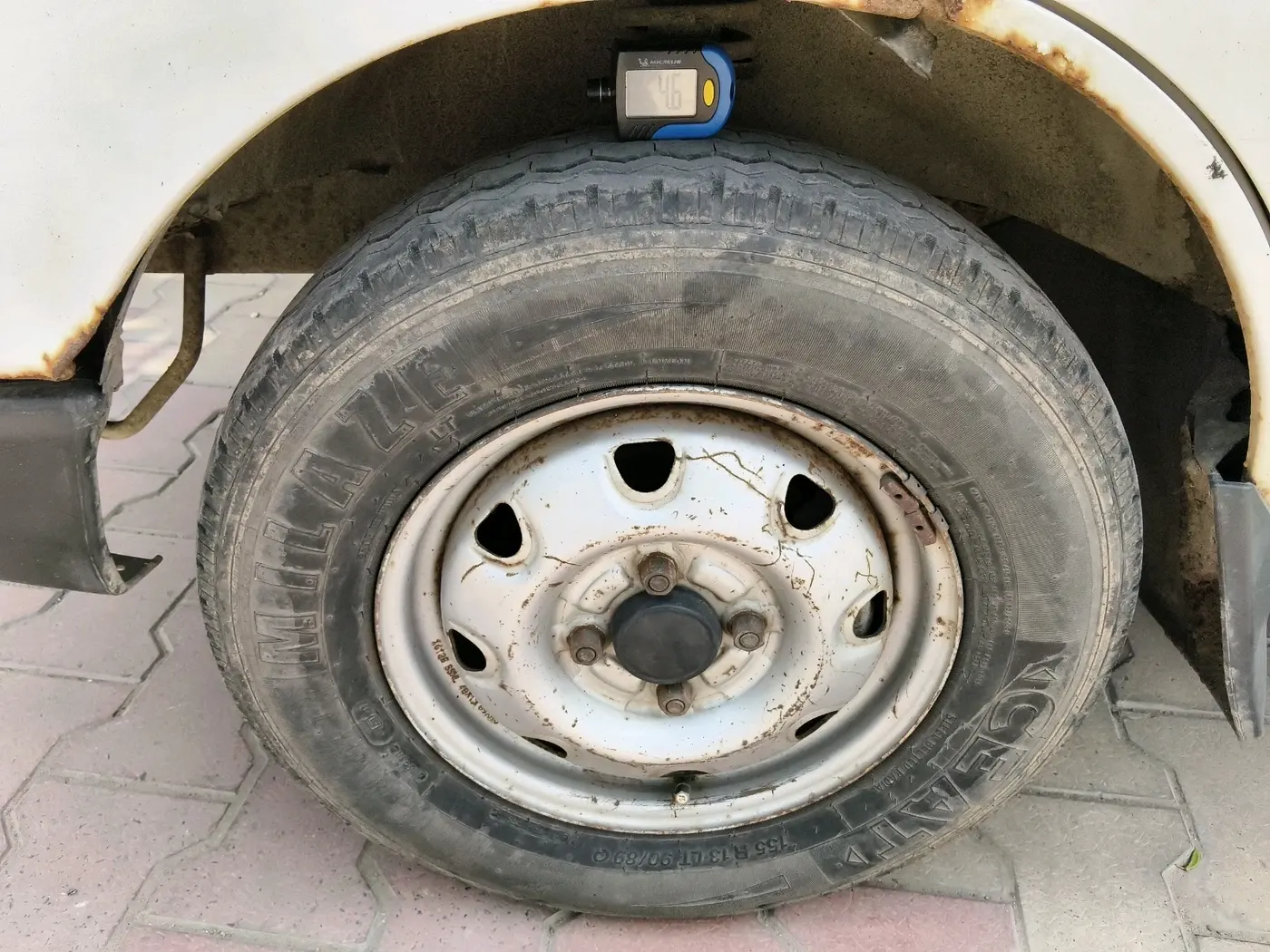 2017 Maruti Eeco 7 STR, CNG, Manual, 97,508 km, tyre