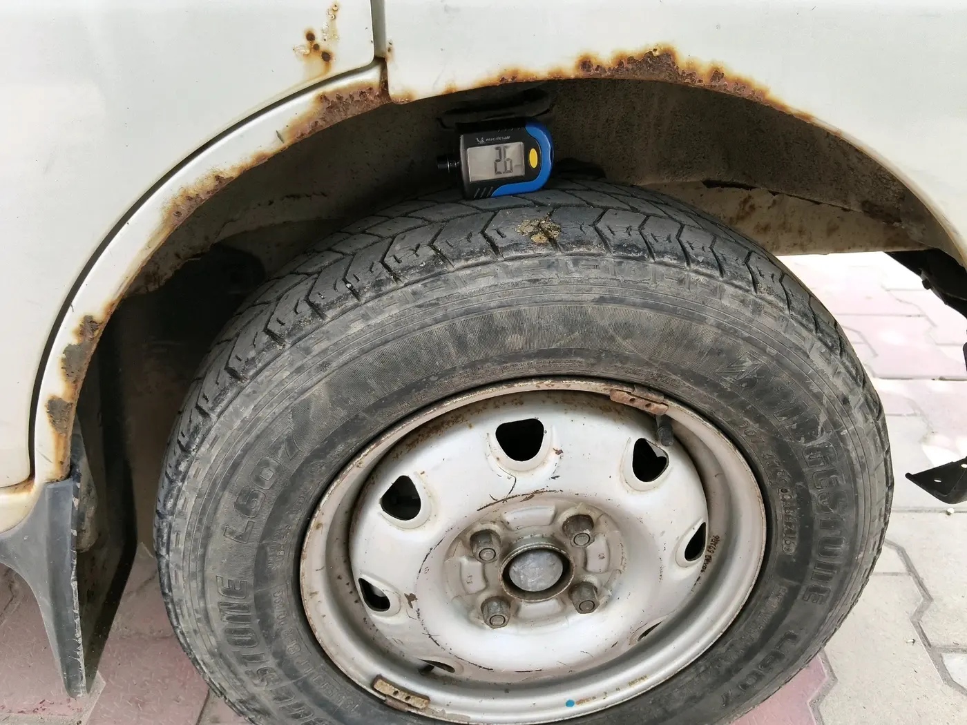 2017 Maruti Eeco 7 STR, CNG, Manual, 97,508 km, tyre