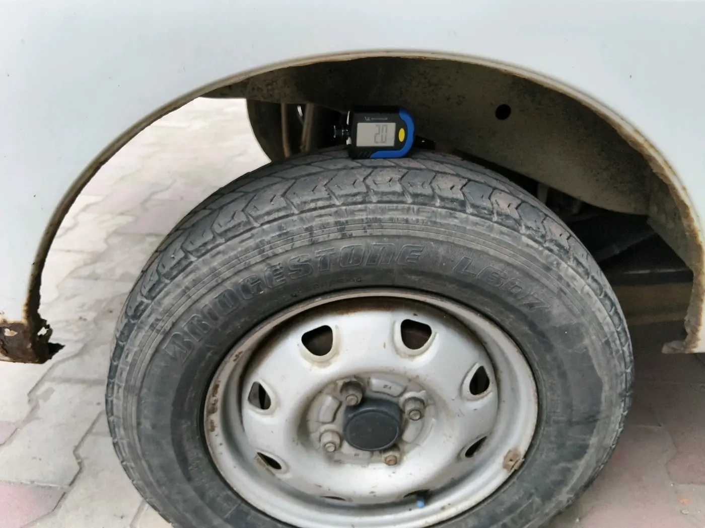 2017 Maruti Eeco 7 STR, CNG, Manual, 97,508 km, tyre