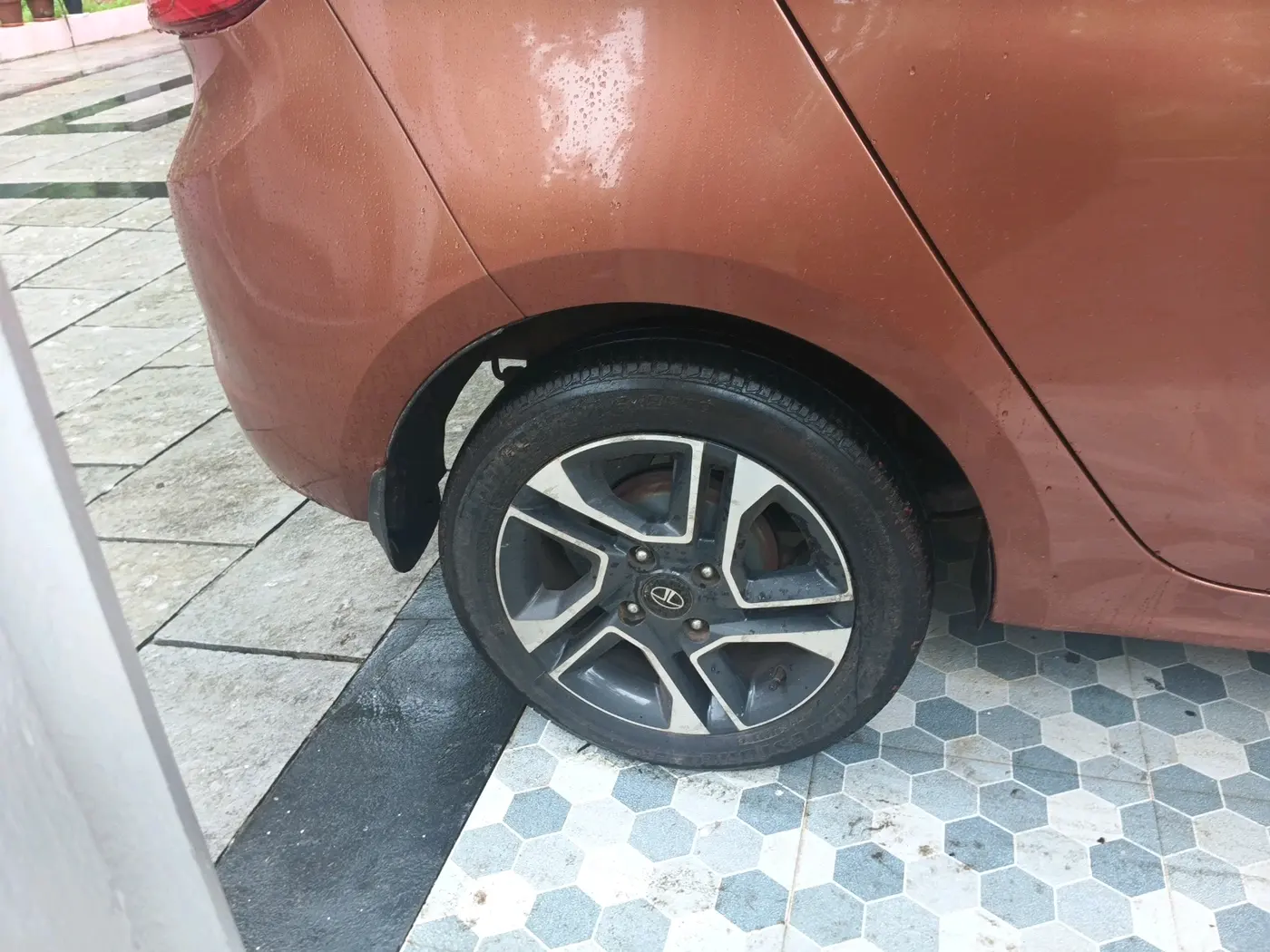 2017 Tata TIGOR XZ (O) PETROL, Petrol, Manual, 23,201 km, tyre