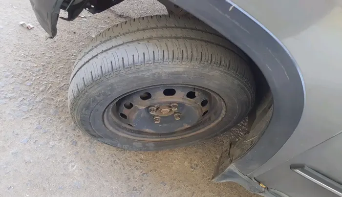 2016 Mahindra Kuv100 K6 PLUS 6 STR, Petrol, Manual, 1,17,478 km, tyre
