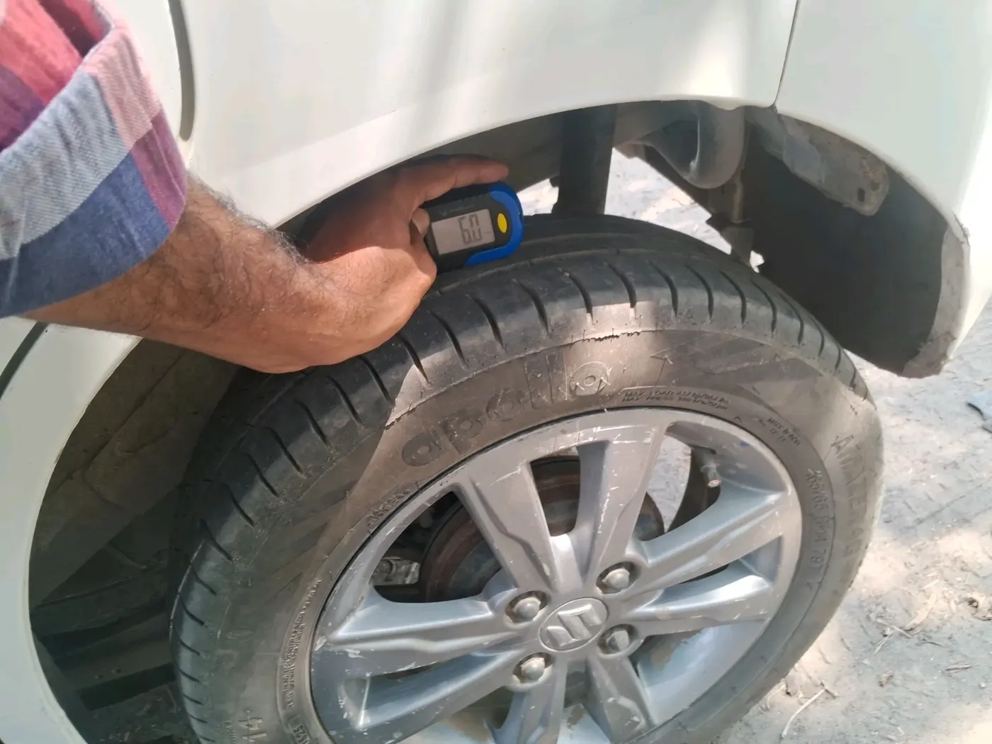2014 Maruti Wagon R Stingray VXI, CNG, Manual, 1,26,946 km, tyre