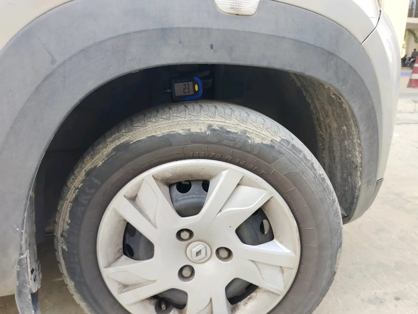2022 Renault Kwid RXT 1.0 AMT, Petrol, Automatic, 89,921 km, tyre