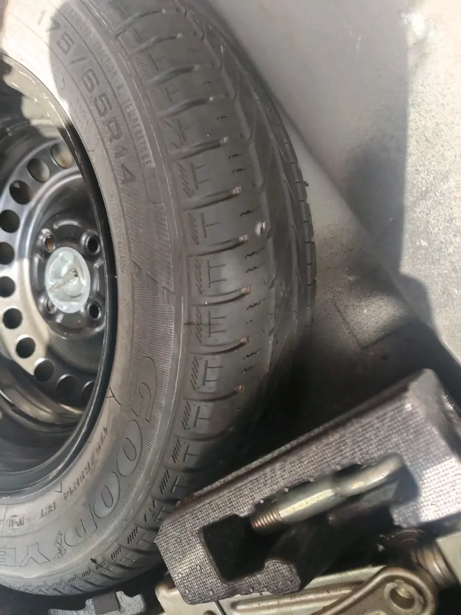 2014 Honda Amaze 1.2L I-VTEC VX AT, Petrol, Automatic, 86,568 km, tyre
