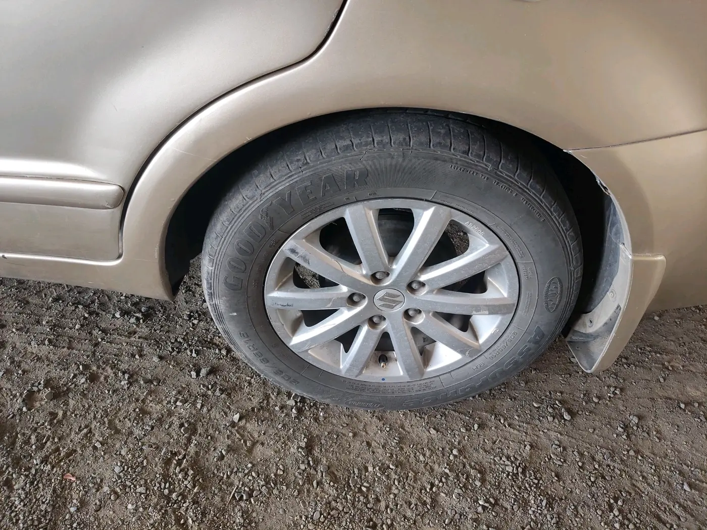2011 Maruti SX4 ZXI AT, CNG, Automatic, 1,07,144 km, tyre