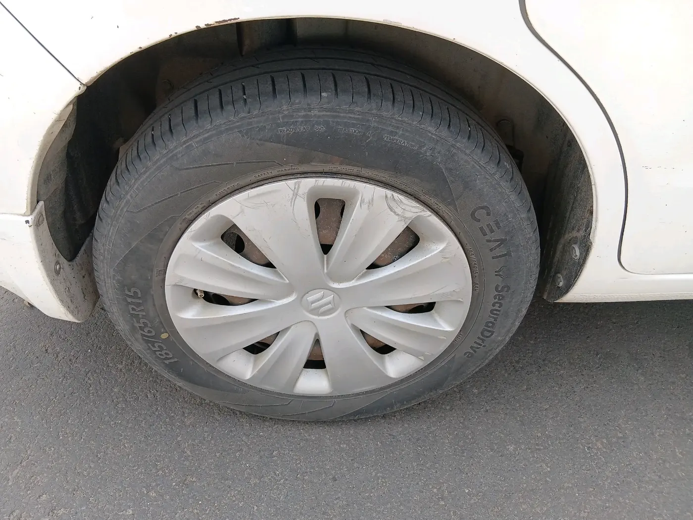 2016 Maruti Ertiga VXI, Petrol, Manual, 76,975 km, tyre