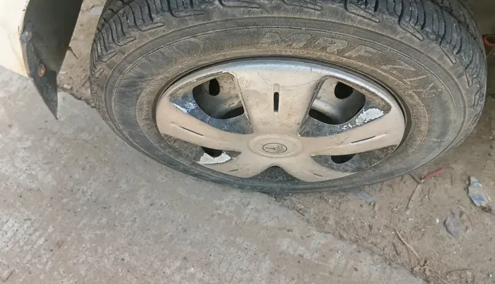 2012 Hyundai Eon ERA, Petrol, Manual, 73,763 km, tyre