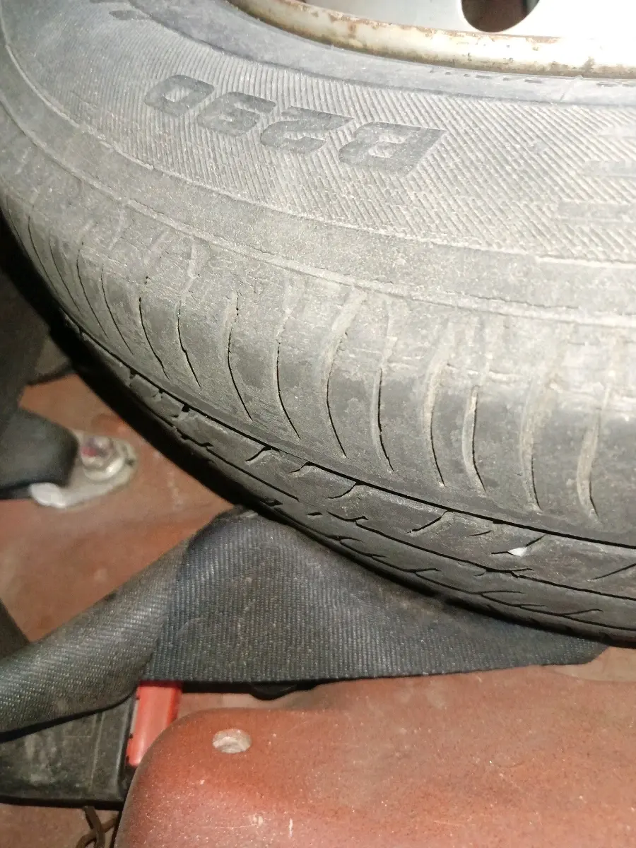 2012 Maruti Wagon R 1.0 LXI CNG, CNG, Manual, 61,972 km, tyre